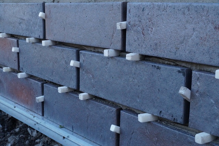 Фиксатор монтажного шва универсальный 8-12 мм